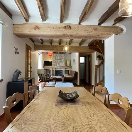 Xuhinxaharea Nyaraló *