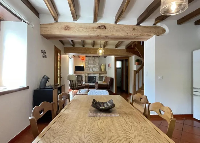 Xuhinxaharea Nyaraló *