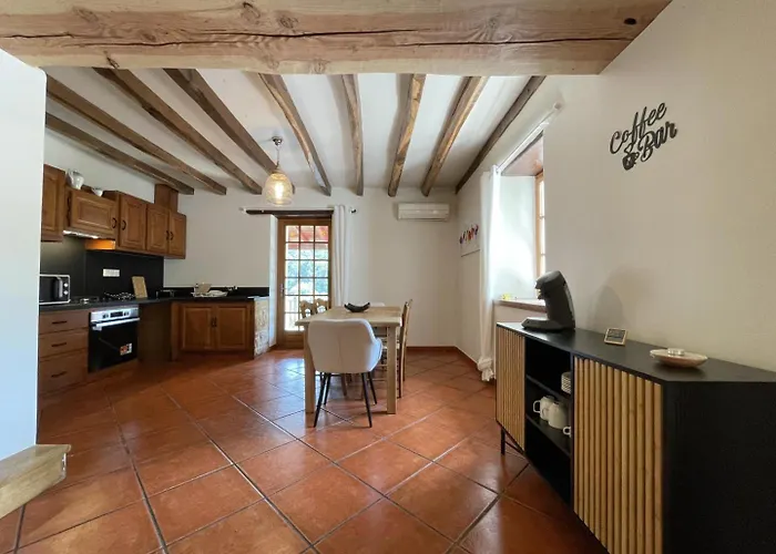 Xuhinxaharea Nyaraló *