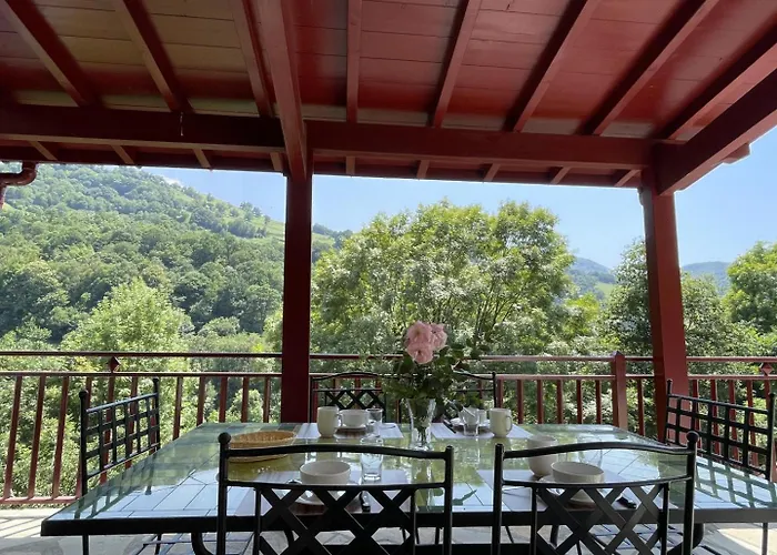 Xuhinxaharea Nyaraló *