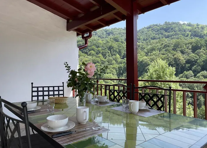 Xuhinxaharea Nyaraló *